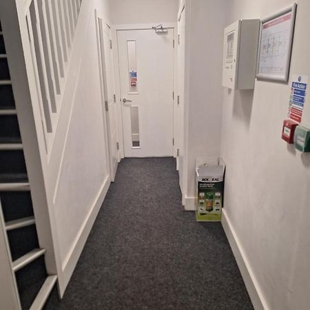 Deluxe Single Room Only For One Adult Northolt  Extérieur photo