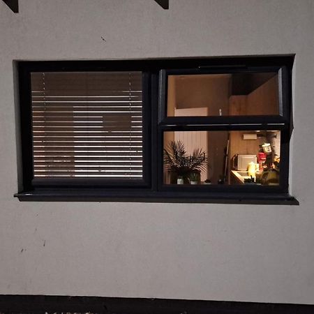 Deluxe Single Room Only For One Adult Northolt  Extérieur photo