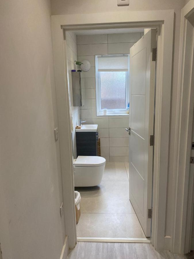Deluxe Single Room Only For One Adult Northolt  Extérieur photo